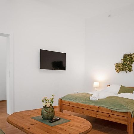 Elegant 2Br Apartment - Near Bahnhof Wien Meidling ภายนอก รูปภาพ