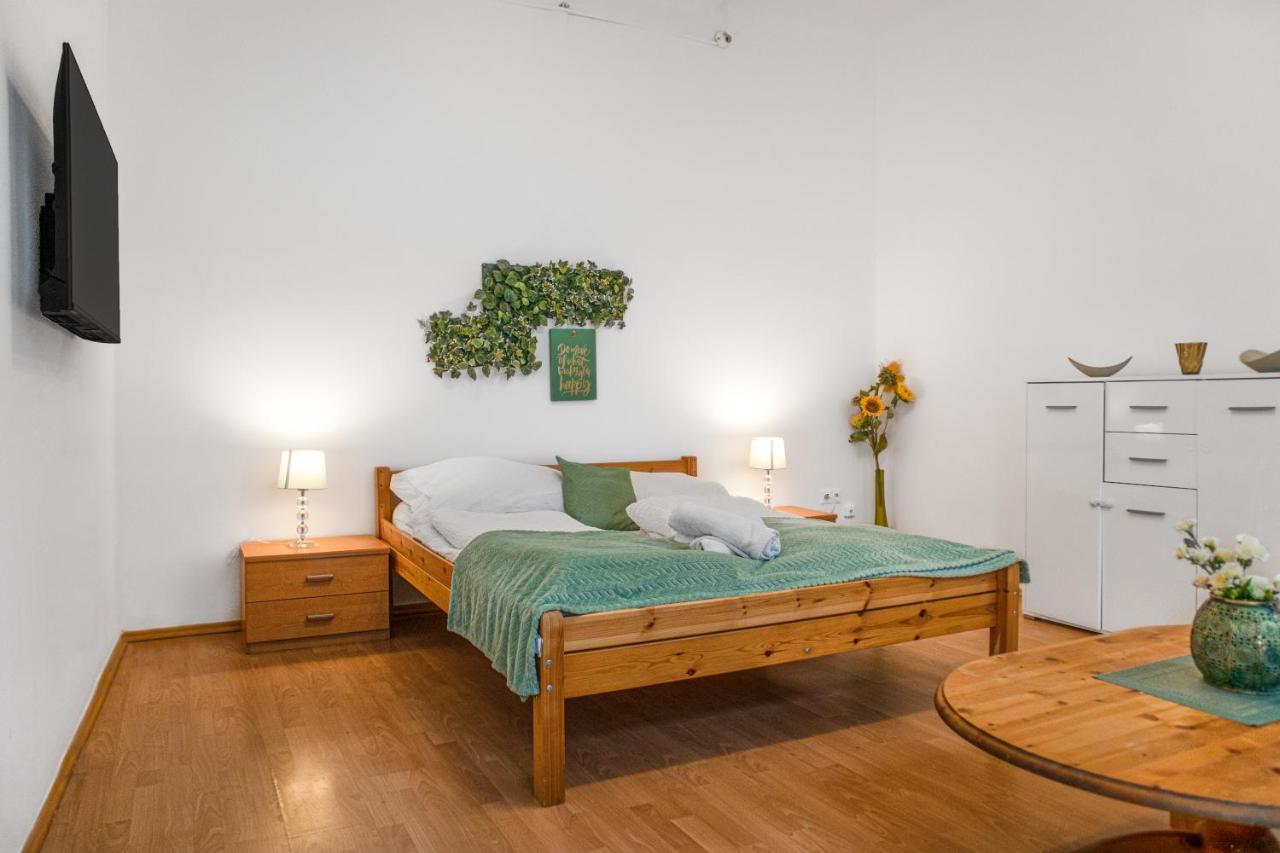 Elegant 2Br Apartment - Near Bahnhof Wien Meidling ภายนอก รูปภาพ