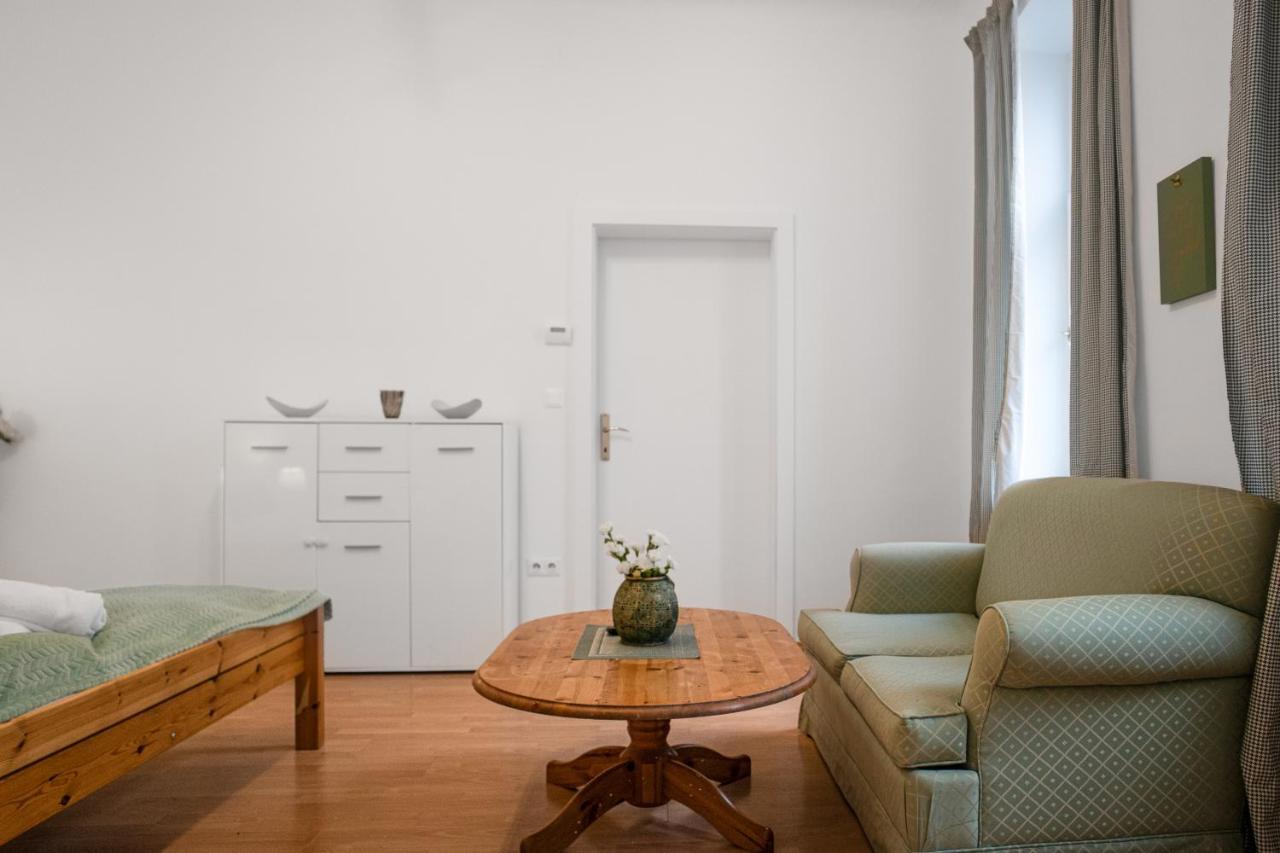 Elegant 2Br Apartment - Near Bahnhof Wien Meidling ภายนอก รูปภาพ